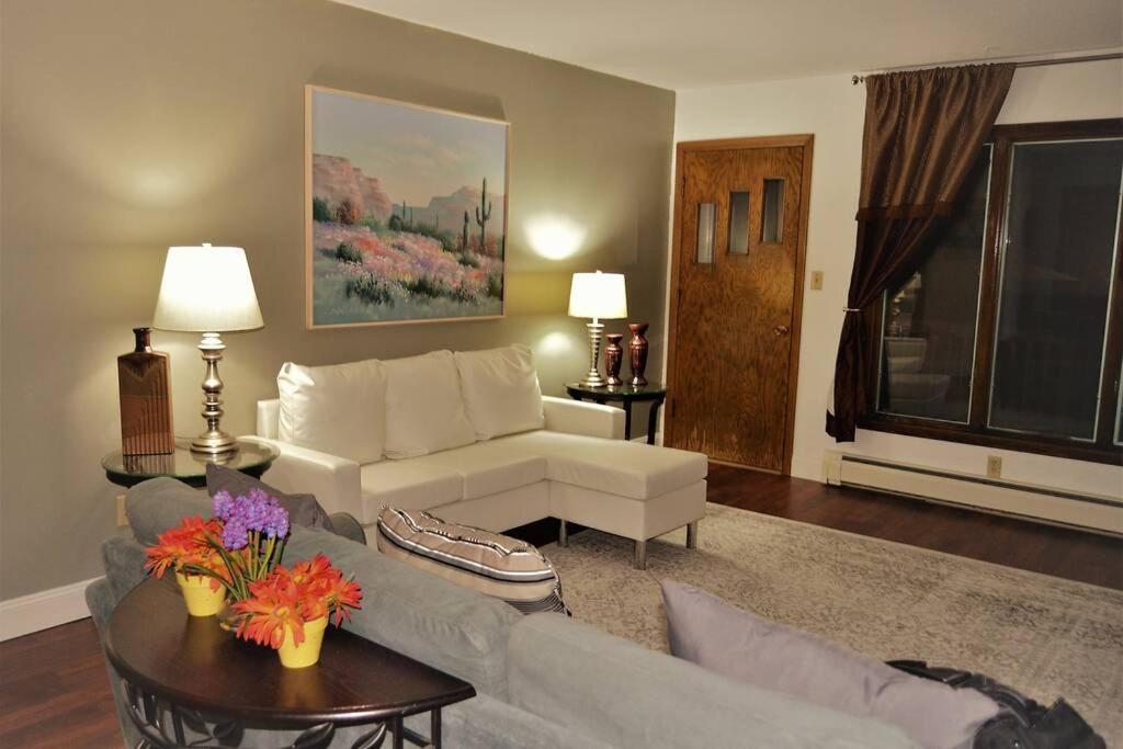 Apartamento Arhaus 3 Grand Forks Exterior foto